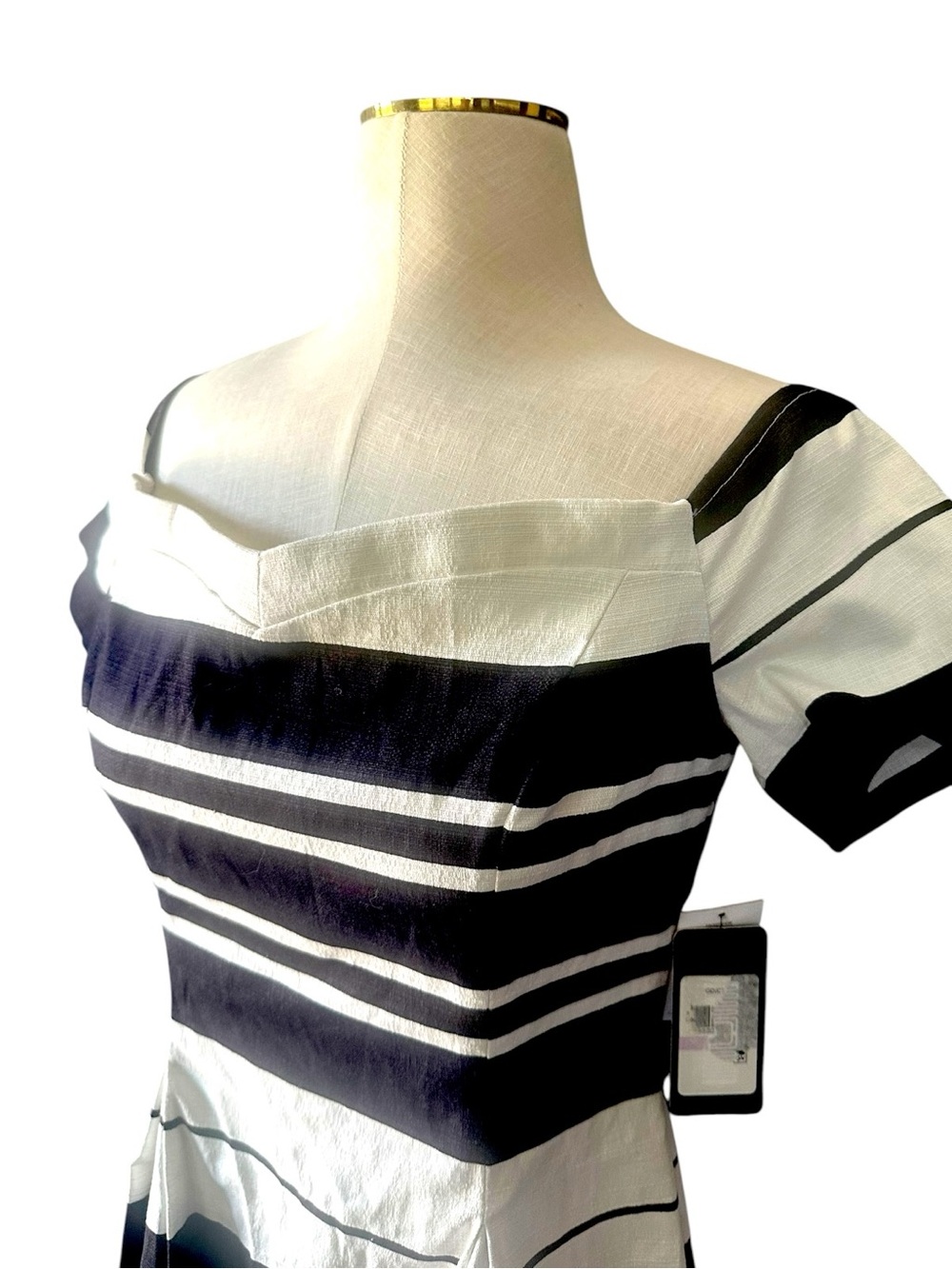 NWT Guess Los Angeles Off Shoulder Stripe Fit & Flare Dress Size 6 - Picture 3 of 8